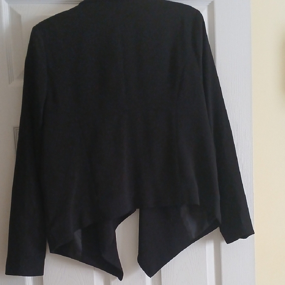 Sleek Black Shawl Collar Blazer - Picture 3 of 7